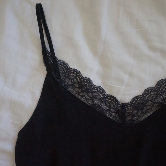 BLACK LACE V-NECK TOP - Picture 2 of 6